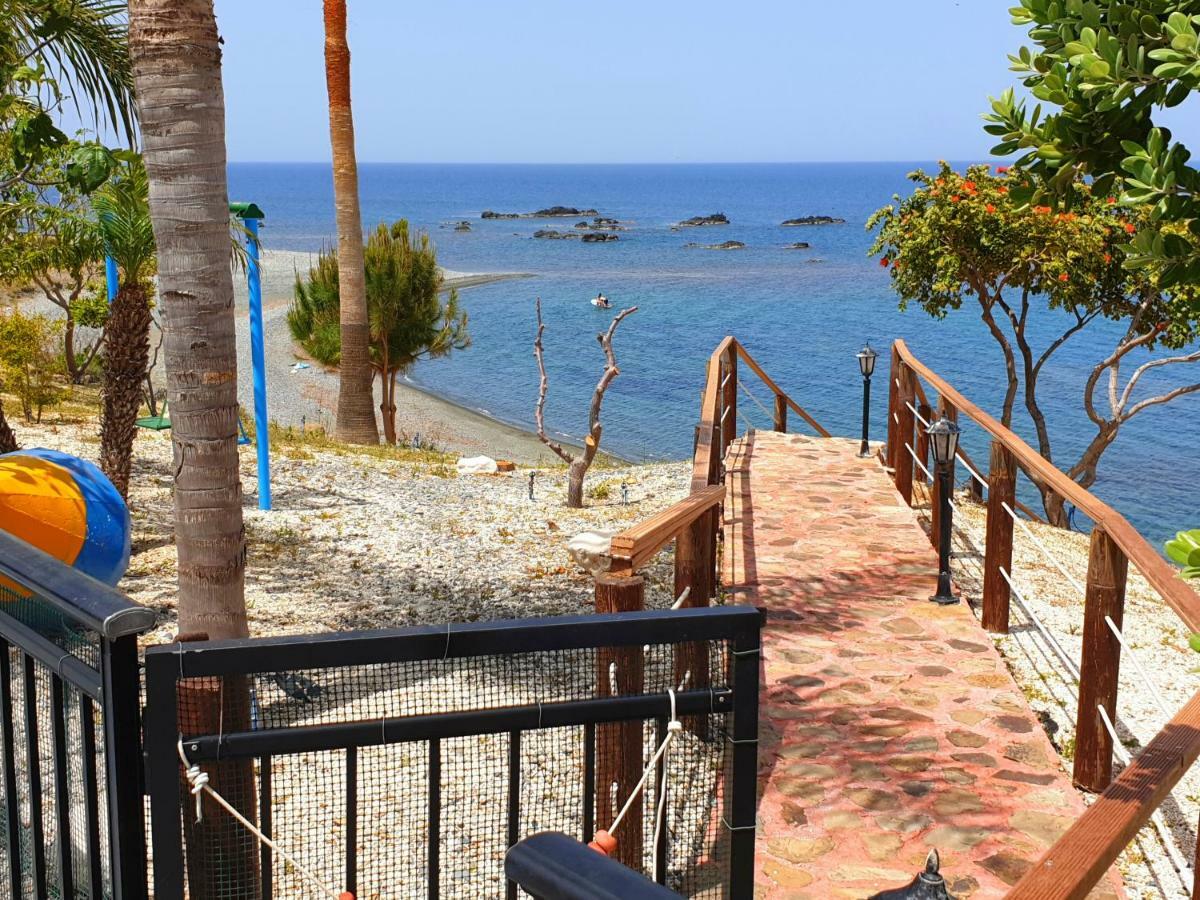 Astrofegia Beachfront Villa Pomos Exterior photo